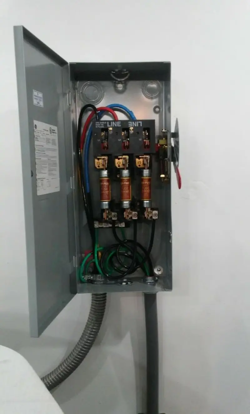Three-phase disconnect switch installed for Smoke Detector Installation in Timberville